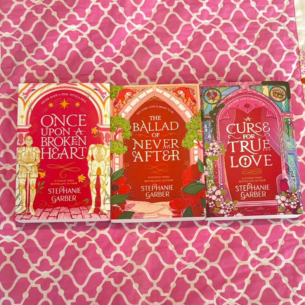 Brand new-Once upon a broken heart bookset